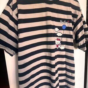 Hello Kitty Large Casual Black and Gray Short Sleeve Tee